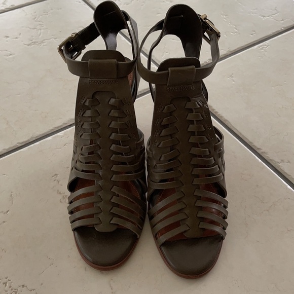 Gianni Bini Caged Heel Heart Braker Olive Green 8 - Picture 9 of 11